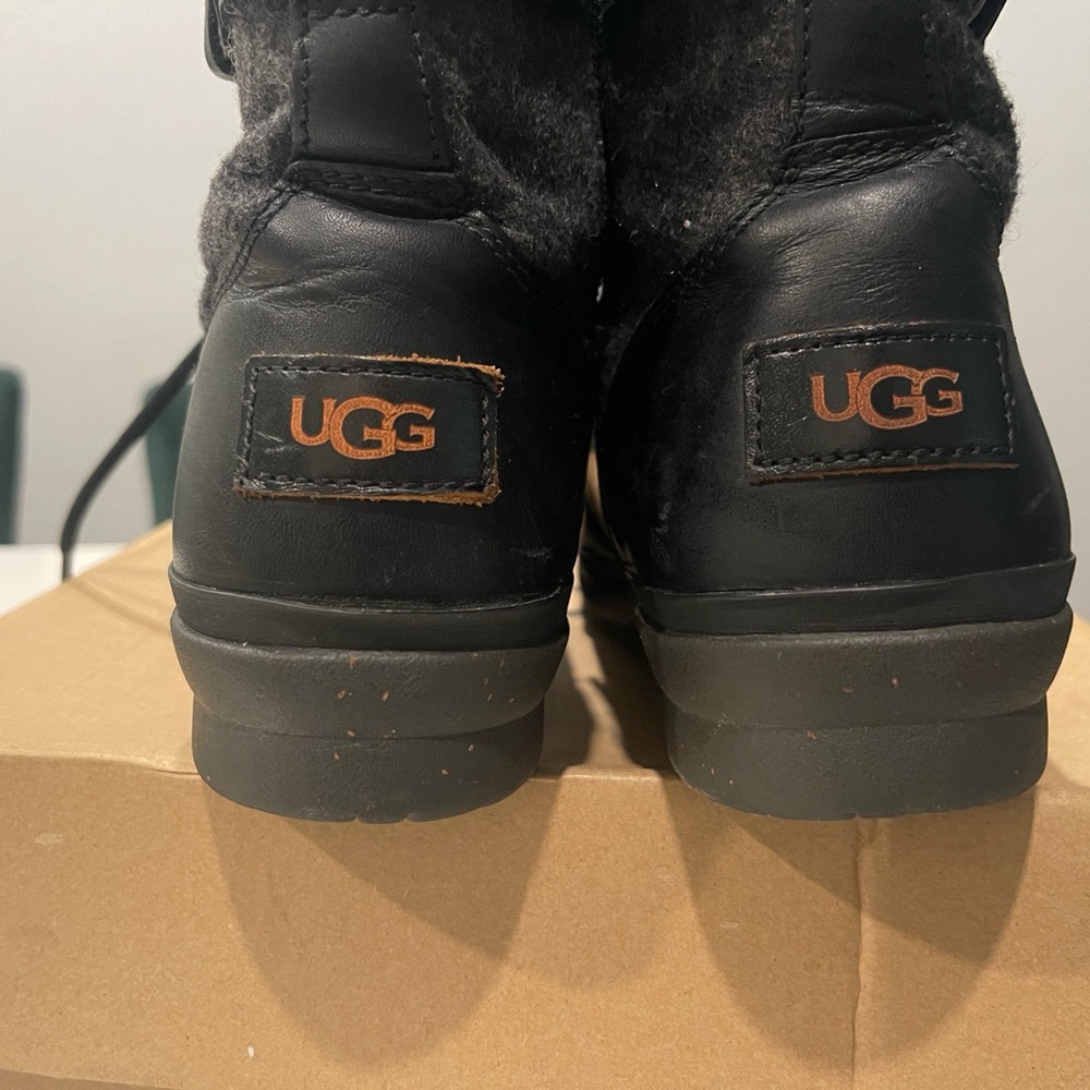 UGG Kesey Boots 9.5 - Picture 2 of 9